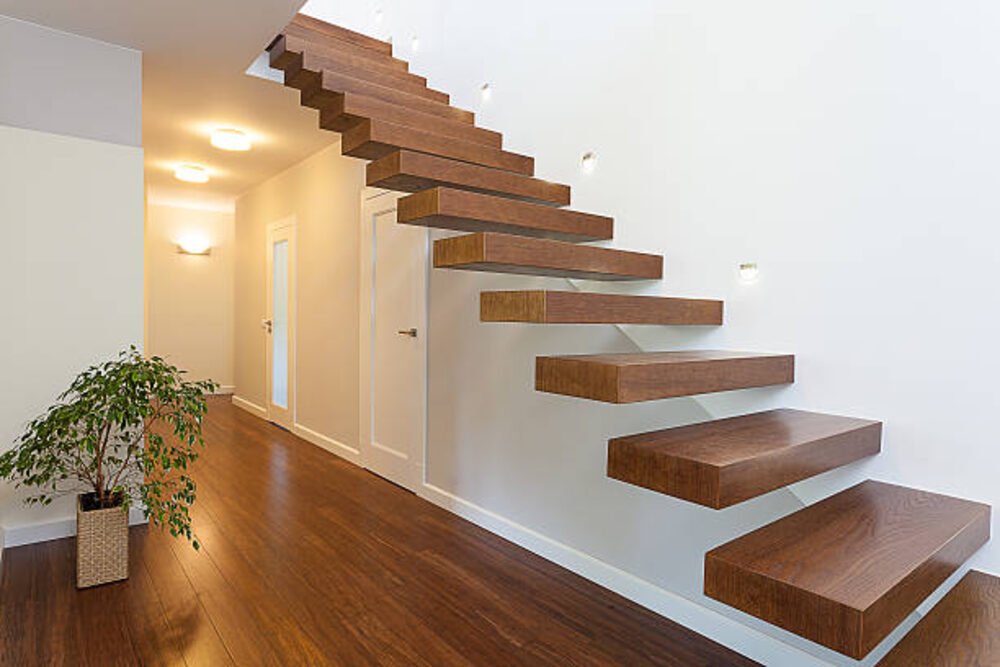 Instalación de piso y escalera flotante en madera — Pisos de Madera El Diamante